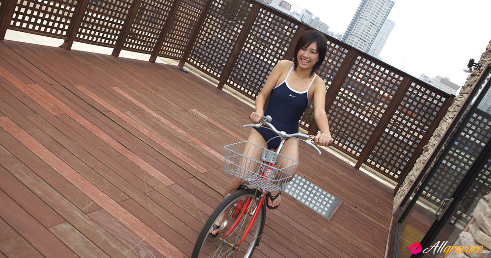 Asian Bike Porn - Ageha Yagyu Asian in spandex bath suit shows curves on bike