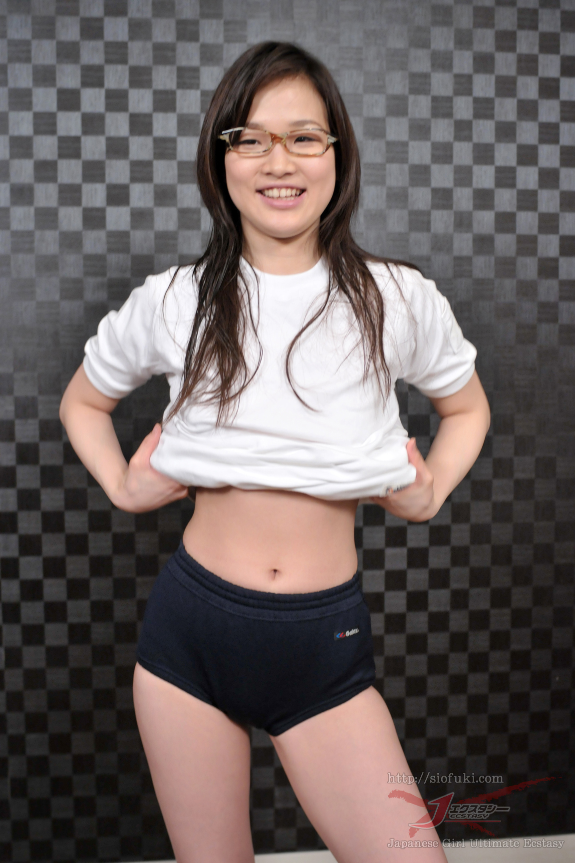 Japan Nerd Nude - Japanese teen Yui Shirasagi likes spandex